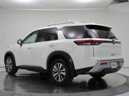 2022 Nissan Pathfinder SL 2WD