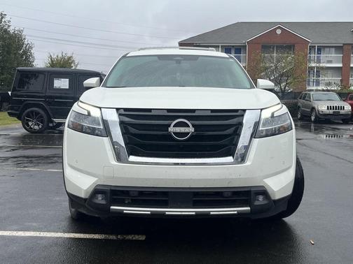 2022 Nissan Pathfinder SL 2WD