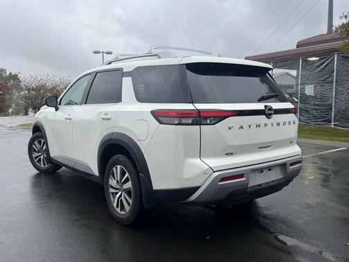 2022 Nissan Pathfinder SL 2WD