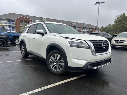 2022 Nissan Pathfinder SL 2WD