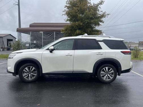 2022 Nissan Pathfinder SL 2WD
