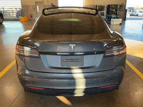 2022 Tesla Model S Base