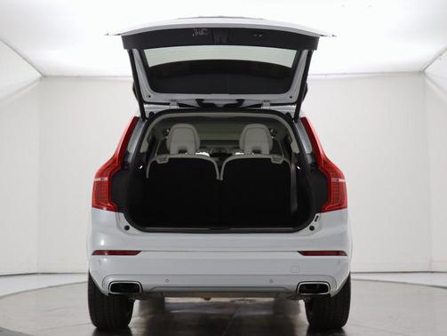 2020 Volvo XC90 T6 Momentum
