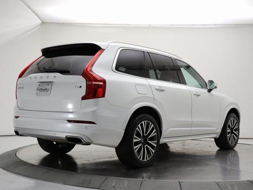 2020 Volvo XC90 T6 Momentum