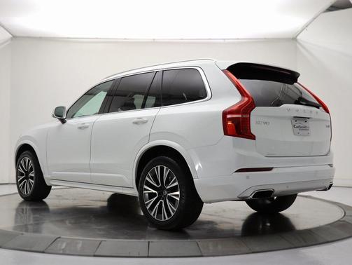 2020 Volvo XC90 T6 Momentum