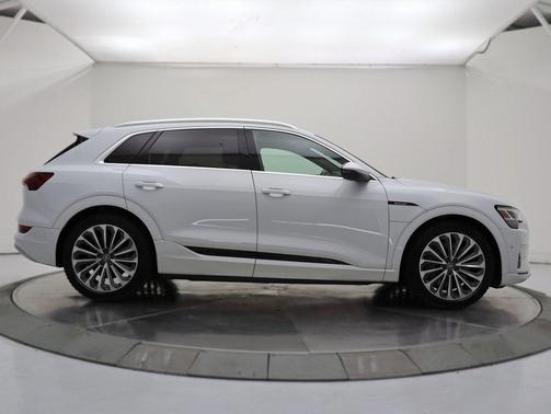 2019 Audi e-tron Premium Plus