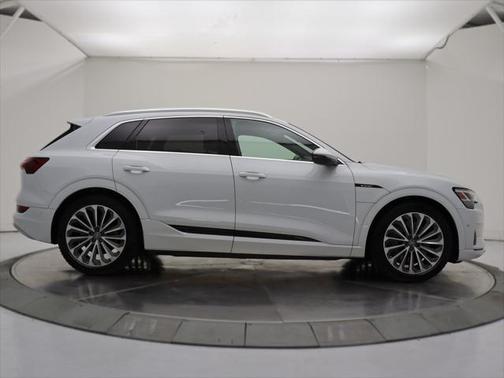 2019 Audi e-tron Premium Plus