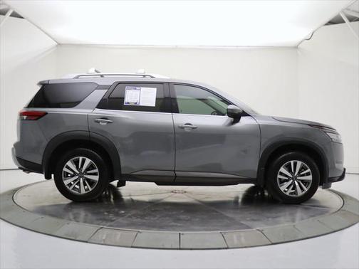 2023 Nissan Pathfinder SL FWD