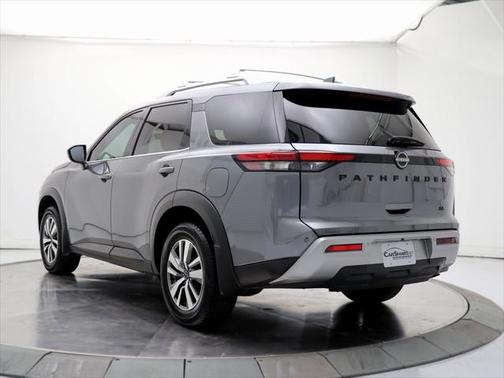 2023 Nissan Pathfinder SL FWD
