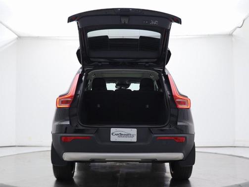 2021 Volvo XC40 T5 Momentum