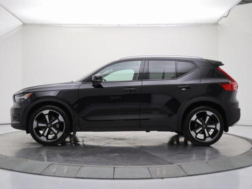 2021 Volvo XC40 T5 Momentum