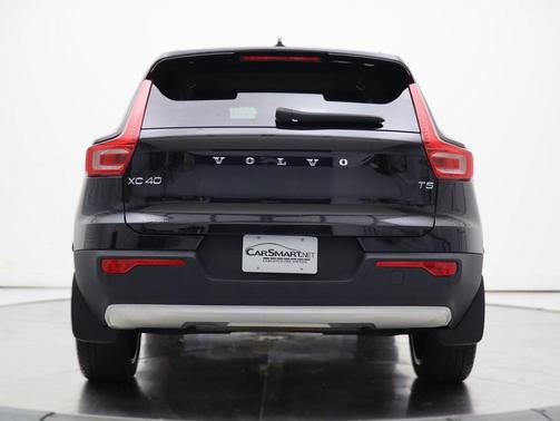 2021 Volvo XC40 T5 Momentum