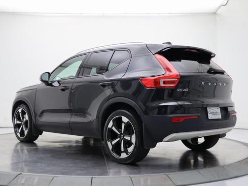 2021 Volvo XC40 T5 Momentum