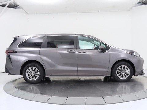 2024 Toyota Sienna LE