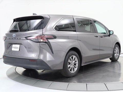 2024 Toyota Sienna LE