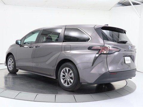 2024 Toyota Sienna LE