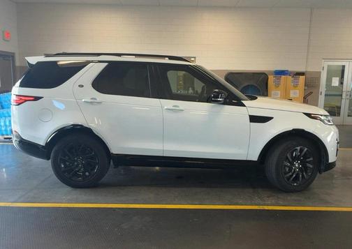 2020 Land Rover Discovery Landmark Edition