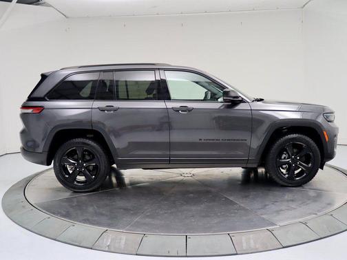 2022 Jeep Grand Cherokee Altitude