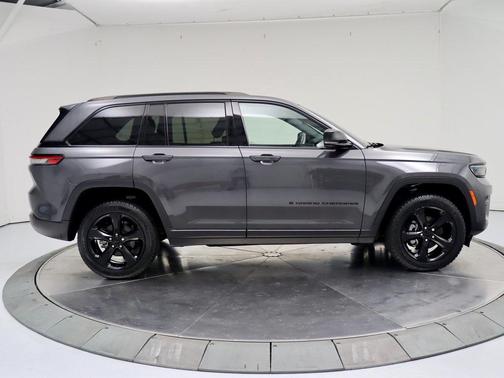 2022 Jeep Grand Cherokee Altitude
