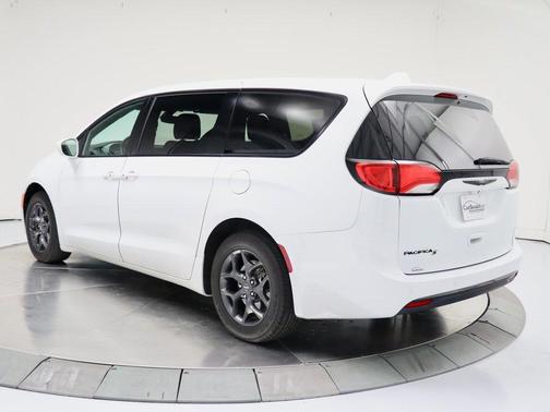 2020 Chrysler Pacifica Touring