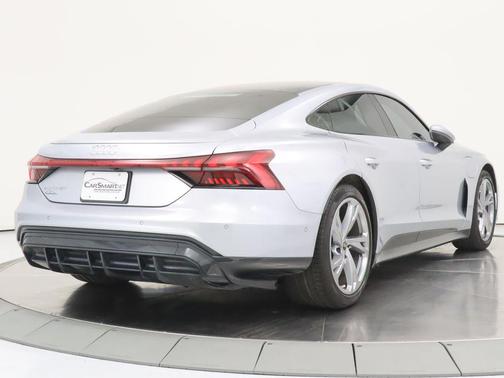 Florett Silver Metallic 2022 Audi e-tron GT Prestige