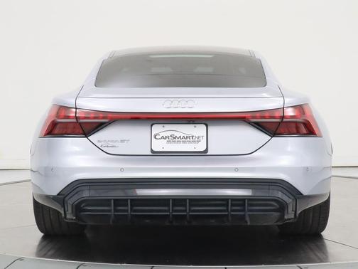 Florett Silver Metallic 2022 Audi e-tron GT Prestige