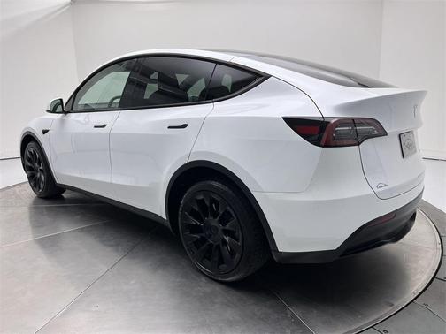 Pearl White Multi-Coat 2023 Tesla Model Y Long Range Dual Motor All-Wheel Drive