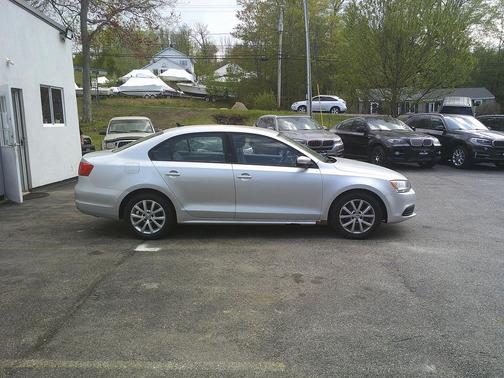 Silver 2012 Volkswagen Jetta SE