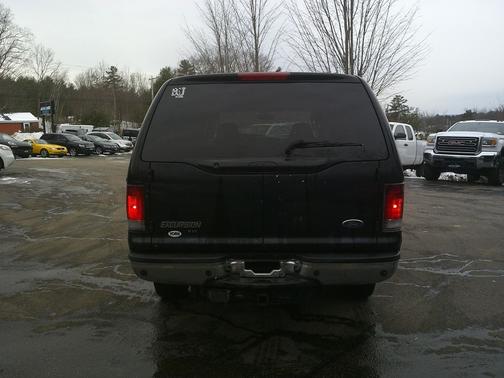 2005 Ford Excursion 137 WB 6.8L XLS 4WD