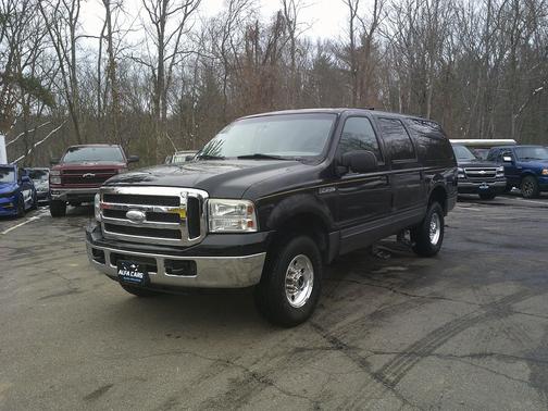 2005 Ford Excursion 137 WB 6.8L XLS 4WD