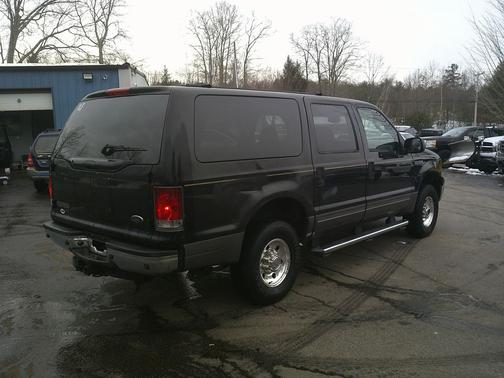 2005 Ford Excursion 137 WB 6.8L XLS 4WD
