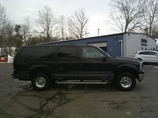 2005 Ford Excursion 137 WB 6.8L XLS 4WD