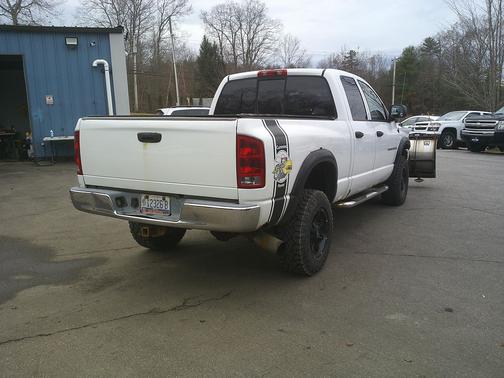 2005 Dodge Ram 3500 4dr Quad Cab 140.5 WB SRW 4WD SLT