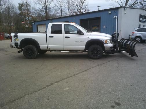 2005 Dodge Ram 3500 4dr Quad Cab 140.5 WB SRW 4WD SLT