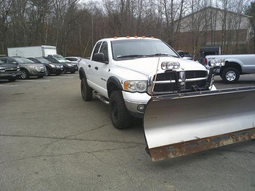 2005 Dodge Ram 3500 4dr Quad Cab 140.5 WB SRW 4WD SLT