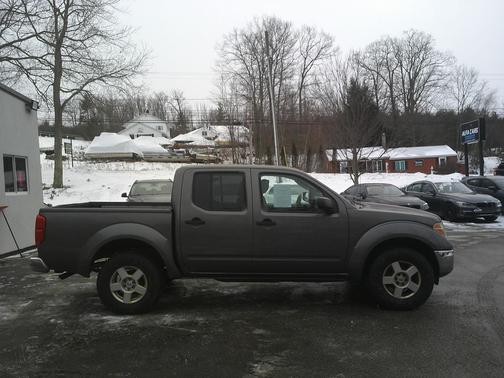 2005 Nissan Frontier SE Crew Cab