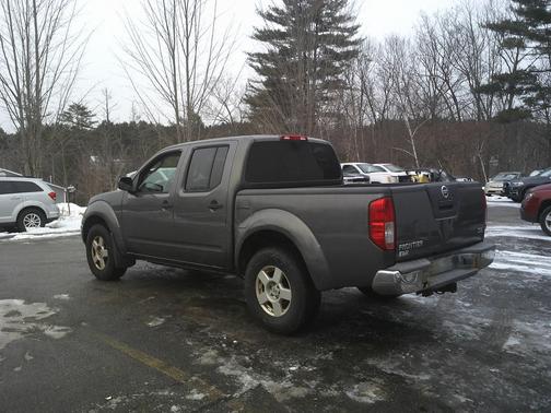 2005 Nissan Frontier SE Crew Cab