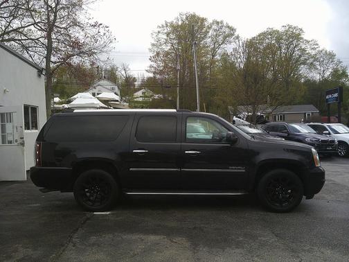 Black 2013 GMC Yukon XL Denali