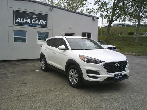 White 2019 Hyundai TUCSON SE