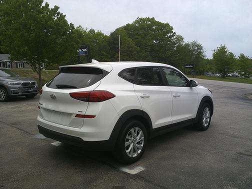 White 2019 Hyundai TUCSON SE