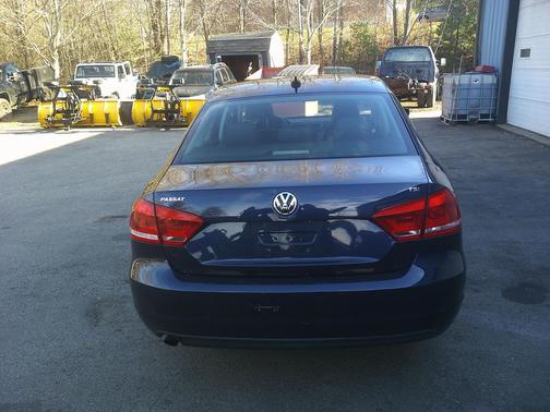 2015 Volkswagen Passat 1.8T Limited Edition