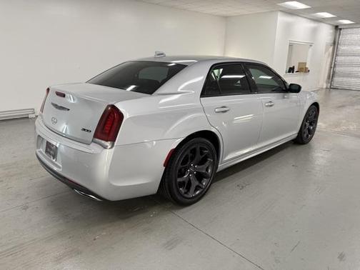 2020 Chrysler 300 Touring