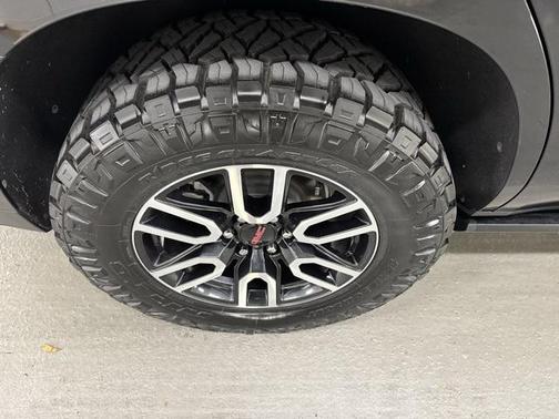 2023 GMC Yukon 4WD AT4