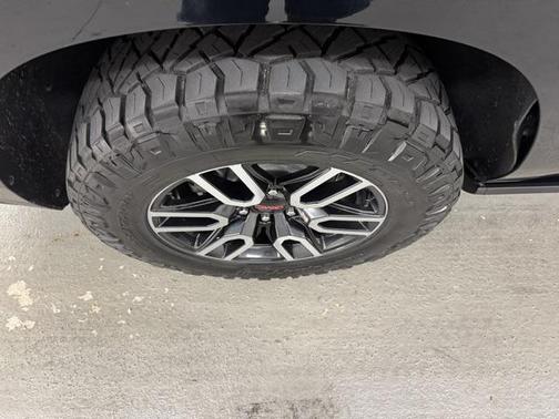 2023 GMC Yukon XL 4WD AT4