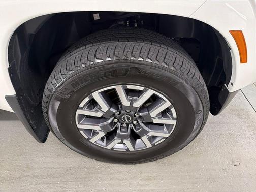 Glacier White 2025 Nissan Frontier SV
