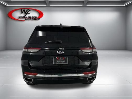 Diamond Black Crystal Pearlcoat 2022 Jeep Grand Cherokee Overland