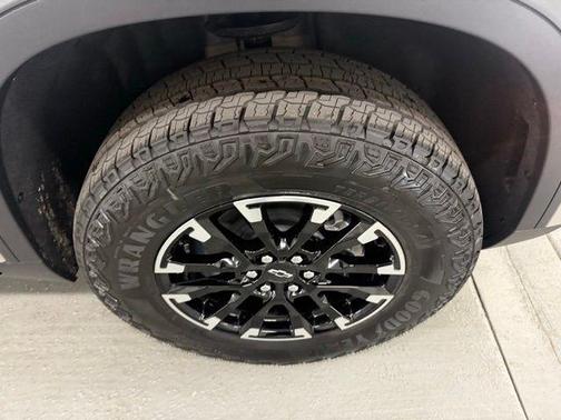 Sandstone Gray 2026 Chevrolet Traverse AWD Z71