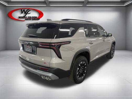 Sandstone Gray 2026 Chevrolet Traverse AWD Z71