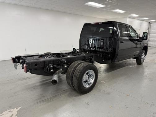 2026 GMC Sierra 3500 SLE