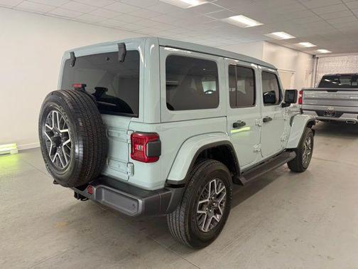 2024 Jeep Wrangler 4-Door Sahara 4x4